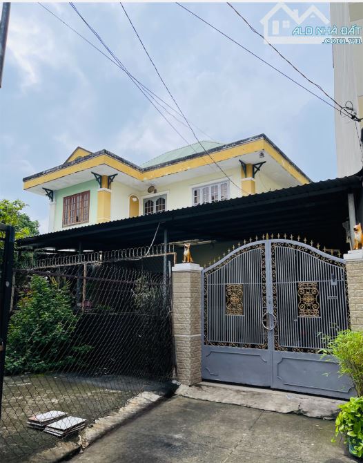 Bán BIỆT THỰ trung tâm LINH TRUNG gần ngã tư THỦ ĐỨC Dt: 212m2 Giá 12.9 Tỷ