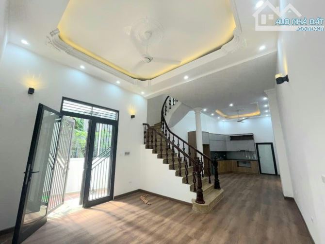 BÁN NHÀ TRUNG TÂM THANH XUÂN 65M 4 TẦNG Ô TÔ QUA CỬA GIÁ CHÀO HƠN 10 TỶ