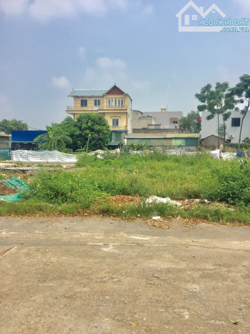Bán nhanh mảnh đất xã Đông Sơn 60m2, vị trí Cực đẹp,Gần đường Quốc Lộ 6A, Giá chỉ 2.355 tr