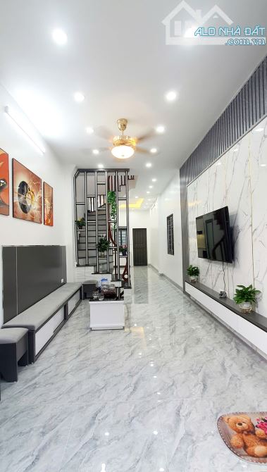 BÁN NHÀ TAM KHƯƠNG ĐỐNG ĐA 49m 5T Mt 4.5m GIÁ 12 TỶ NGÕ THÔNG 2 THOÁNG KINH DOANH.