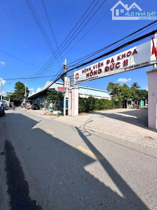 Bán gấp MT An Phú Đông 3 gần bệnh viện, DT: 7.5x26m, giá 13.5 tỷ tl