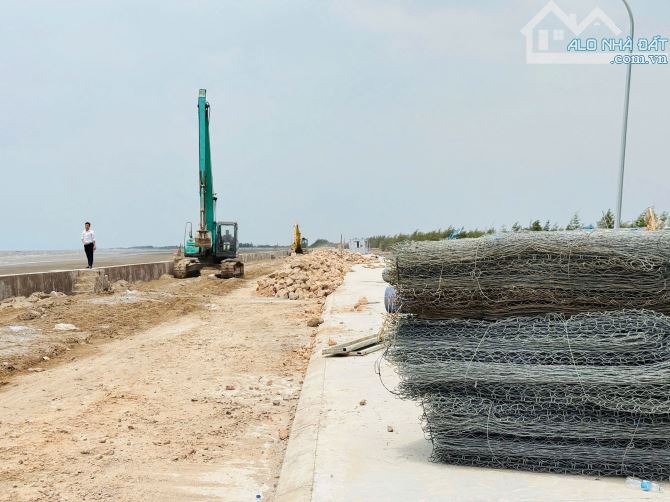 Siêu hiếm đất biển Quất Lâm lô góc 3 mặt đường 97.5m2 sát bãi tắm 2 kinh doanh nét căng
