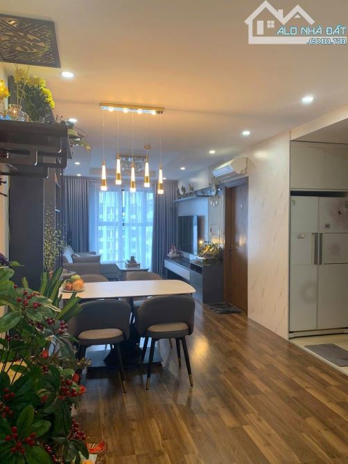 Giá thuê thị trường tốt. Căn hộ Goldmark S4, 2 phòng ngủ 78m.
