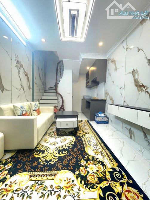 Bán Nhà Tây Sơn: 5,15 Tỉ (TL) ,5 Tầng Sổ Vuông 20m,MT 3,3m,30m ÔTô, Sân xe