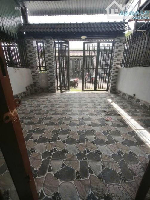 Bán nhanh nhà ở sau Bến Xe An Sương Bà Điểm 4x10 ( 40m2 ) 800 TRIỆU Sổ hồng riêng