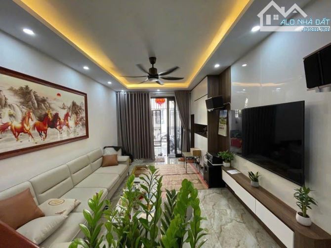 ✅Bán nhà LĨNH NAM, NGAY CHỢ ĐÊM, Ô TÔ CÁCH NHÀ VÀI BƯỚC, CĂN GÓC, DÂN XÂY.✅ HƠN 5 TỶ.  Lh