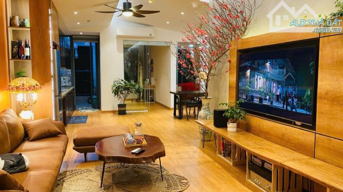 Bán gấp CH chung cư 3PN ( 1PN nhỏ) 2 VS, căn góc 92m2, giá 8.4 tỷ. Tháp B Stellar Garden
