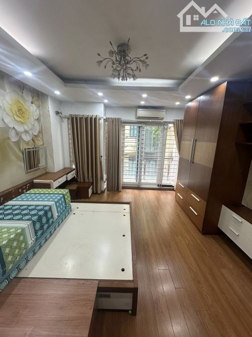 ĐỖ QUANG (TRẦN DUY HƯNG) – VỈA HÈ – Ô TÔ TRÁNH – 42M² – 5 TẦNG – MT 4.2M – 22.5 TỶ