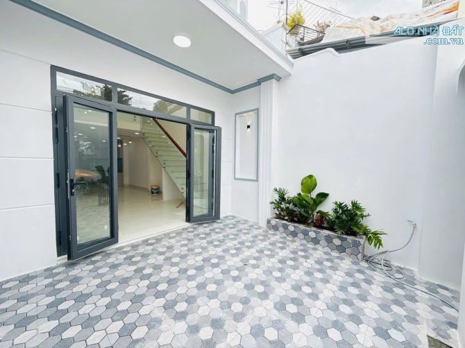 Bán nhà mặt tiền đường nhựa rộng 7m gần Ngã tư