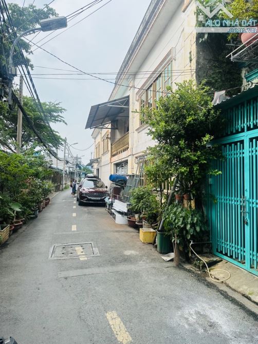🏠Lê Công Phép, An Lạc , Bình Tân. DT 3 × 5, 3 Tầng. Giá 2,2 tỷ TL.  Hẻm ô tô.