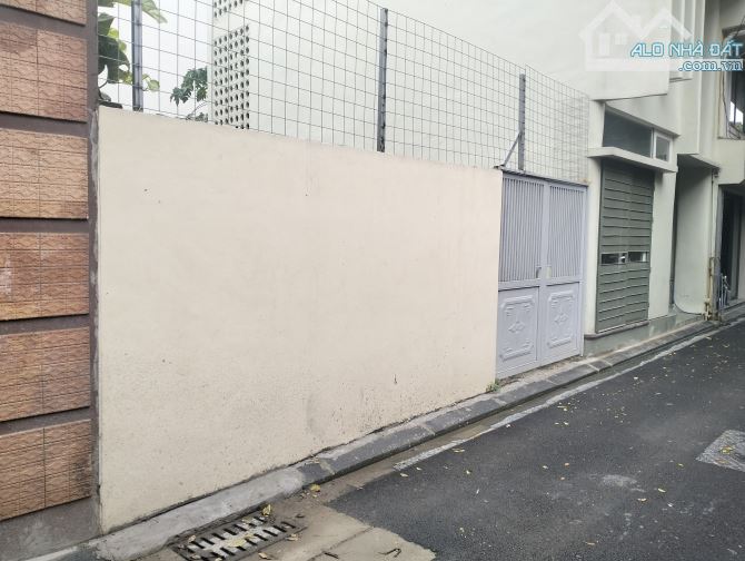 Bán đất phân lô phố ngọc thụy long biên ngõ thông ô tô 7 chỗ vào đất