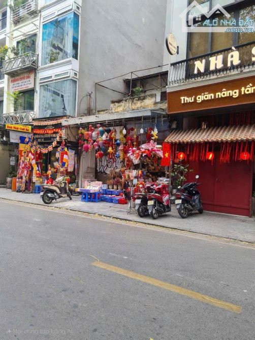 Mặt phố Hàng Mã thu hút khách Tây, kinh doanh sầm uất, 98m2, 2 tầng, mặt tiền 6m, 79 tỷ