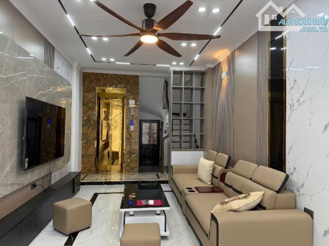 BÁN NHÀ MỚI NGỌC THỤY – DÂN XÂY – Ô TÔ ĐỖ CỬA - THANG MÁY - Ở NGAY – 39M2 CHỈ 9 TỶ