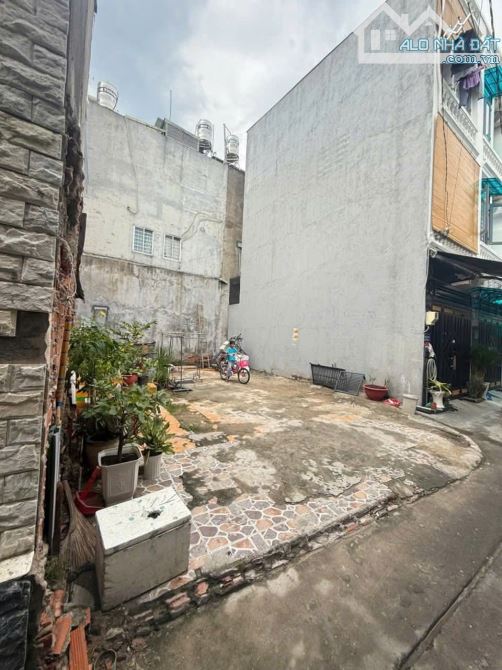 Lô đất cực đẹp chỉ 3 tỷ xíu xiu diện tích khủng 6,5mx11m hiệp thành 26 chợ giãn dân q12