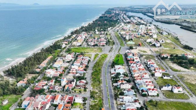Bán 2 lô liền kề. Võ Nguyên giáp.giá rẻ. Khu vực nhiều căn hộ khách sạn. Đối diện biển