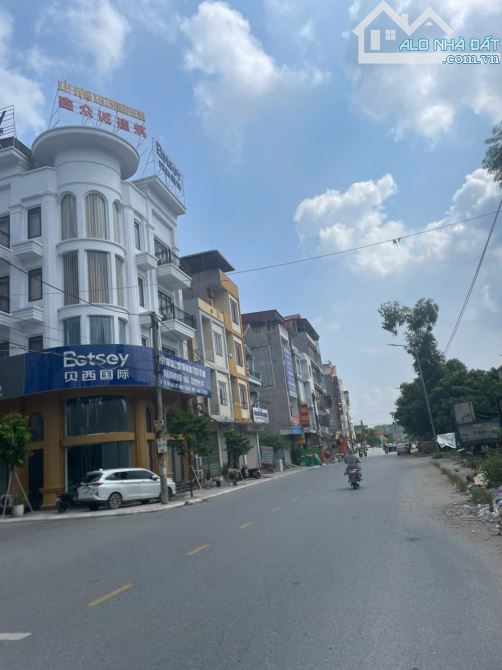 ❤❤❤ Bán lô góc rộng giãn dân Chu Mẫu làn 2 quốc lộ 18 nhìn vườn hoa  ☘️Diện tích 250m2 ☘️
