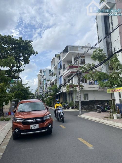Bán mặt tiền vừa ở vừa kinh doanh Bùi Minh Trực, chỉ 11 tỷ, 52 m2 ,3 tầng, hoàn công đủ