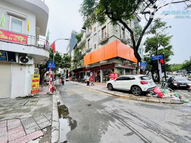 Nhà 4 tầng 4 ngủ phố VIP Ngọc Lâm - Gara ô tô - Đường thông thoáng - Tiện ích vô vàn