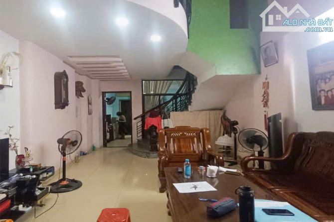 Bán nhà Lê Văn Sỹ, 5 Tầng BTCT 3.9m x 11m 5 phòng ngủ, gần Mặt tiền - Giá 9 tỷ TL