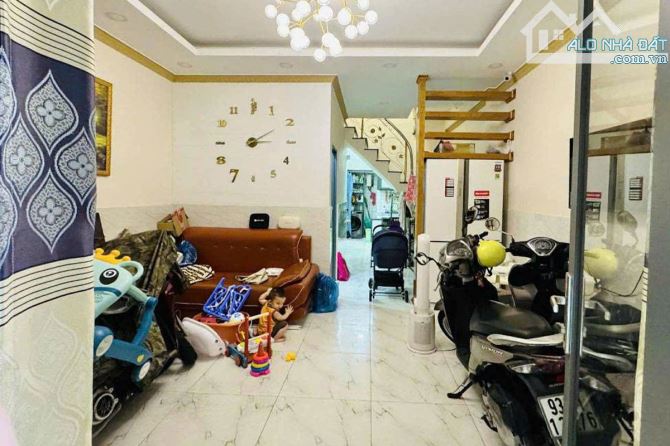 Bán nhà Nguyễn Bặc, Tân Bình, 4.2 x 11m, 2 Tầng 3 phòng ngủ, hẻm thông - Giá 5.7 tỷ TL