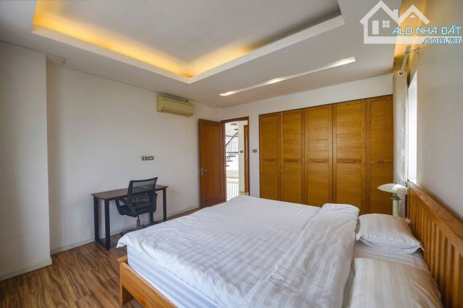 Bán nhà Cầu Giấy 204m² MT 12m 4 tầng gần Võ Chí Công – Giá: 47 tỷ