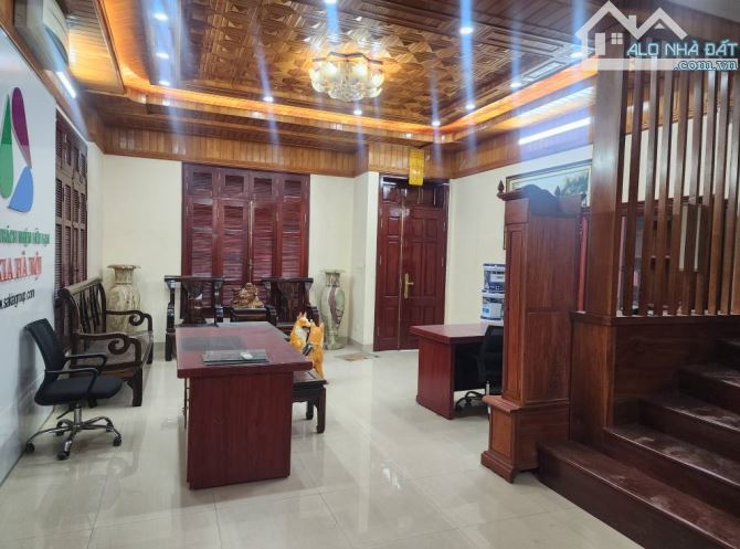 BÁN NHÀ LÔ GÓC XUÂN QUỲNH VĂN KHÊ HÀ ĐÔNG – 111M2 – MT 21M – 3 OTO TRÁNH – VỈA HÈ – 39 TỶ