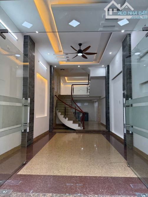 Cho thuê nhà 4 tầng kiệt ô tô Hoàng Diệu, Hải Châu, Đà Nẵng - Diện tích 55m2. Giá 15 triệu
