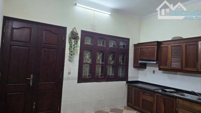 Bán gấp nhà riêng Đường Láng, Láng Hạ, Đống Đa, Hà Nội giá cực chất 160 triệu / m2, 54 m2