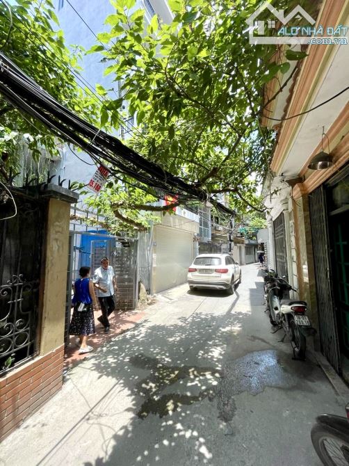 Độc quyền giá tốt! Mặt ngõ Thái Thịnh, VF3 đỗ cửa, mới đẹp, full nội thất, 99m*5T