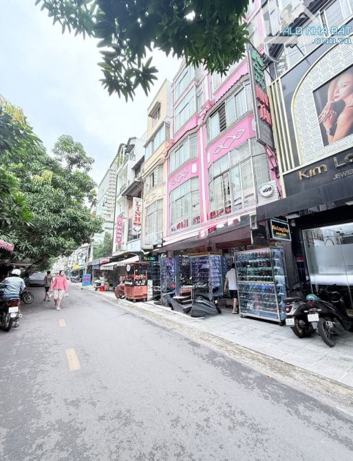 Mặt tiền ngay chợ An Đông, P.9, Q.5, DT: 8 X 8.2m, Năm tầng+ thang máy, giá 31 tỷ 5.