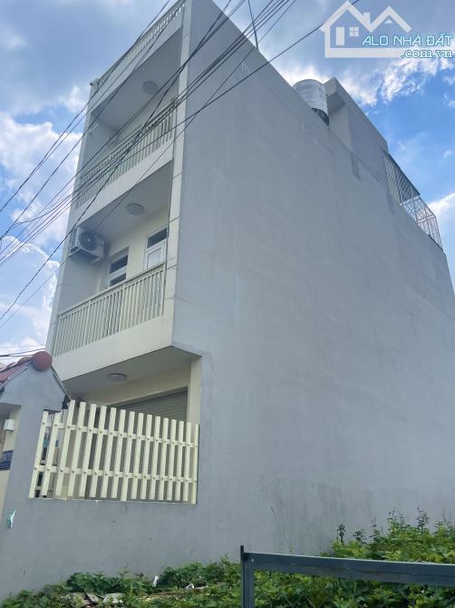 Trung tâm Thủ Đức  - Xe hơi ngủ trong nhà  - 65m2 - 3 tầng BTCT - 4 ngủ - Hoàn công