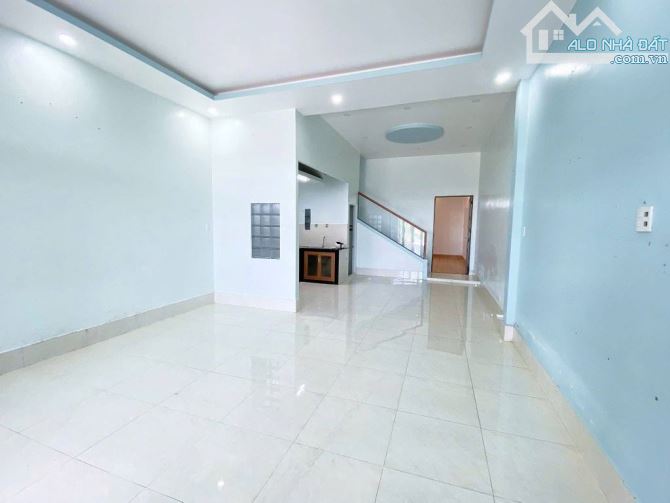 Bán nhà 1 trệt 1 lầu 99m2 ở Trung Chánh giá 940 triệu sổ hồng riêng