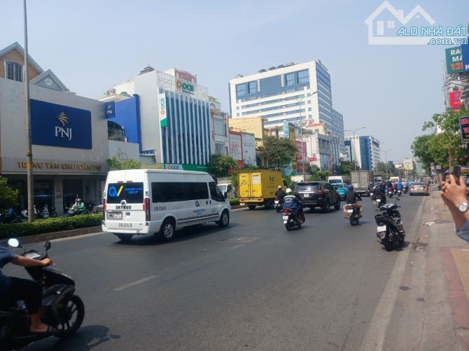 Chính chủ kẹt tiền bán gấp nhà MT Đ. Đỗ Bí, 6mx18m - 108m², cấp 4, giá ưu đãi 11,6 tỷ