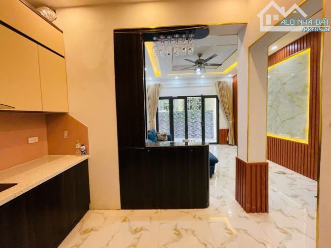 Bán nhà lô góc – ngõ ô tô phố Xã Đàn, 56m² x 4 tầng, MT 4.4m, giá 15,6 tỷ