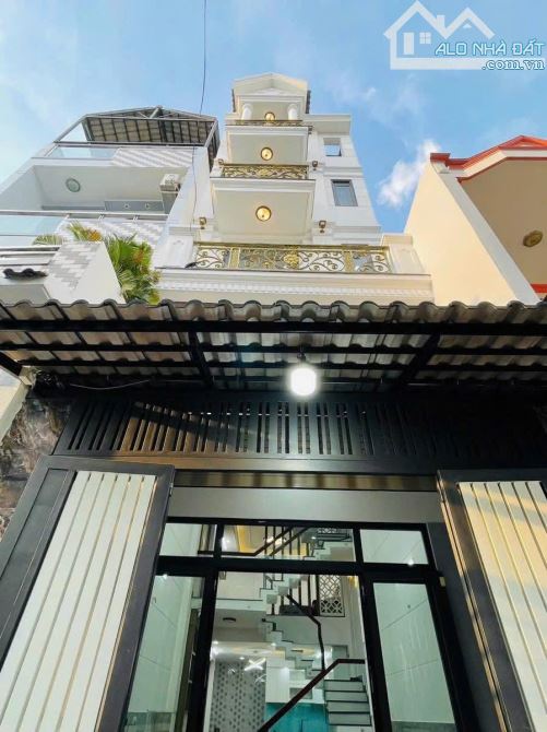 Đi nước ngoài định cư bán gấp nhà ở đường Trần Minh Quyền, phường 10, quận 10, giá 2 tỷ 75