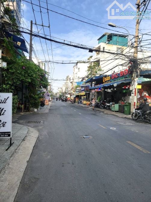 Mặt tiền Nguyễn Văn Công, 3 tầng, 4m x 16m, kinh doanh đa nghề, khu sân bay, chỉ hơn 11 tỷ
