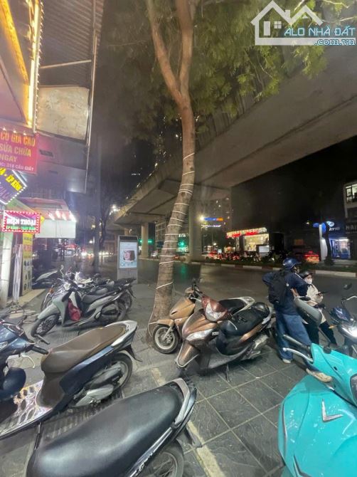 BÁN NHÀ MẶT PHỐ CẦU GIẤY 38 TỶ 60m² 5 TẦNG 2 MẶT TIỀN VỊ TRÍ VÀNG THUẬN TIỆN