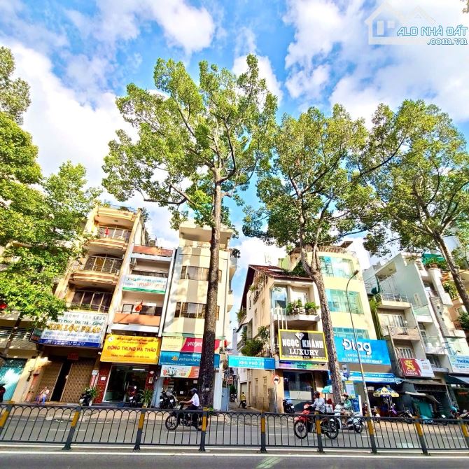 Bán Biệt Thự Phố Góc 2 Mặt Tiền, Trần Phú Quận 5, DT: 4,2m*24m, 4 Tầng, NT đẹp, Giá 3x Tỷ