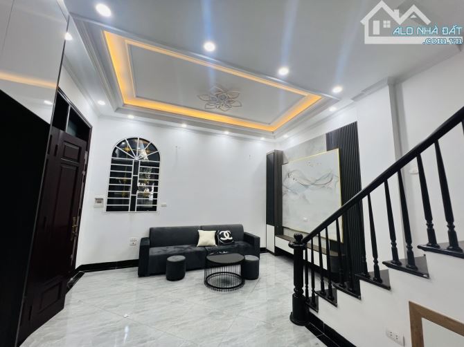 ĐẠI TỪ , 31M2 x 5T MỚI TINH , MẶT TIỀN 6M , 3PN RỘNG , NGÕ NÔNG , GẦN HỒ , 6,6 TỶ