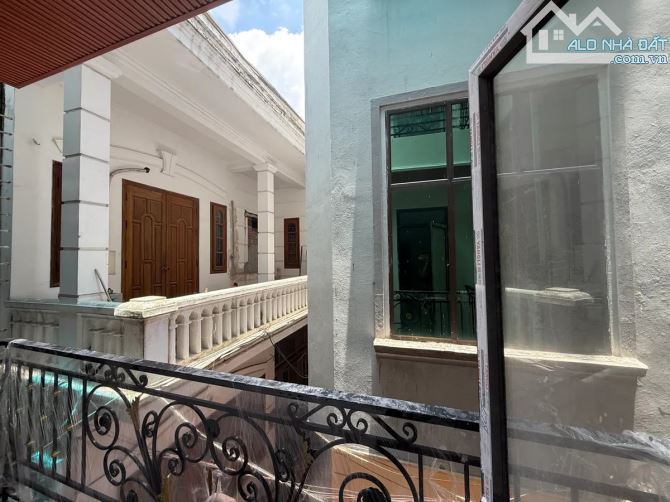 Bán Nhà Nguyễn Trãi 40m² – 4 Tầng – Ô Tô 4 Chỗ Vào Tận Cửa – Ngõ Thông ,Cách Đường Lớn 50m