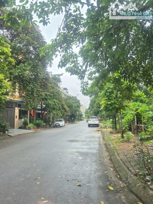 Bán nhà 3.5 tầng . Mạc Đĩnh Chi . dt 97.5m, mt 6,5m . hướng TN . giá 16 tỷ
