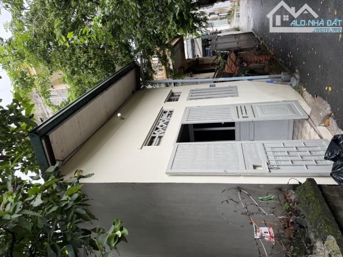 Bán đất 50m tặng nhà cấp 4 Trâu Quỳ - Gia Lâm, ngõ thông ô tô, sát phố