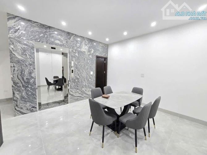 Vợ chồng anh Chinh  cần bán nhà 5t,54m tại Đa Sỹ,HĐ,t/máy,ô tô gần chỉ 8t