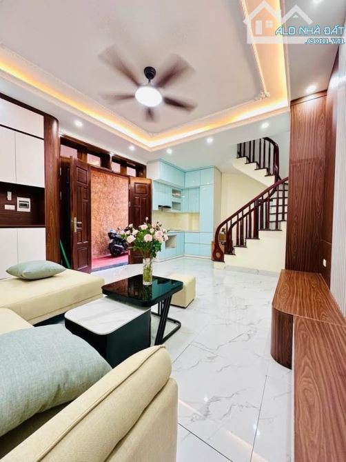 BÁN NHÀ BỒ ĐỀ, TẶNG NỘI THẤT, 31M2, 5T, GIÁ 7,95 TỶ GẦN Ô TÔ ĐỖ