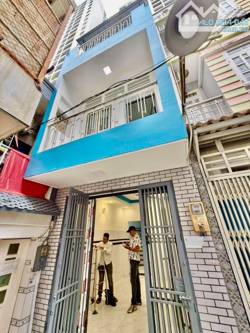Nhà 3 Tầng Sổ Hồng Riêng Lâm Văn Bền P.Tân Kiểng chỉ 3,8 Đồng