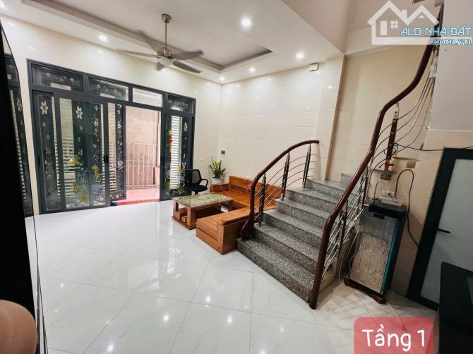 Nhà 34m2 x 5 Tầng Phố Trạm, Ngõ Nông Ít Nhà, Ô Tô Gần – Nhỉnh 6 tỷ