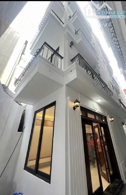 Bán nhà Trần Cung, 10m ô tô, sát phố, nội thất xịn sò, 46m2, 10 tỷ.