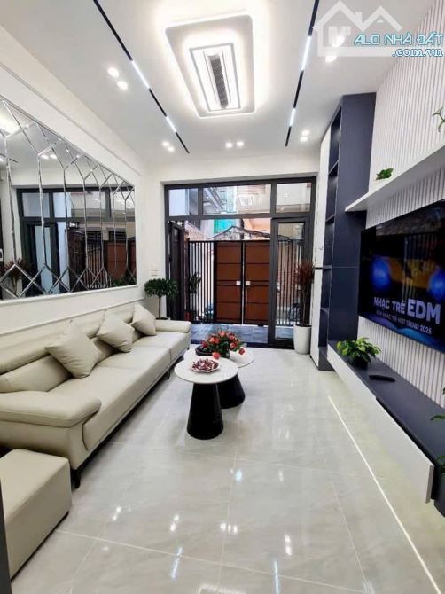 GẦN PHỐ -  Full Nội Thất- Dân xây  - Nhà Mới - Đẹp Lonh Lanh- Dt 40m -4 tầng -giá 9,15 tỷ-