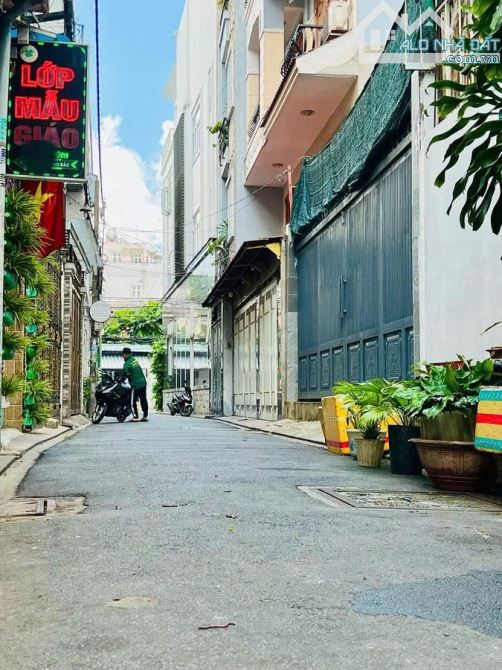Nhà đẹp Nguyễn Hồng Đào – Giảm sốc 2.5 tỷ, chỉ còn 10 tỷ, khu VIP Bàu Cát