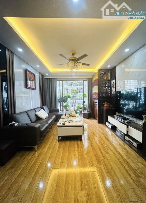 Biệt thự trên cao, căn góc 122m2 , 3PN 2VS, giá chỉ 12.4 tỷ. Tòa Thống Nhất Complex TX.